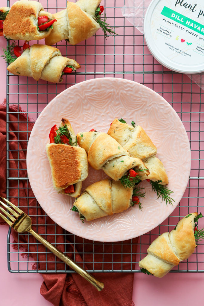 spinach and pepper breakfast croissants